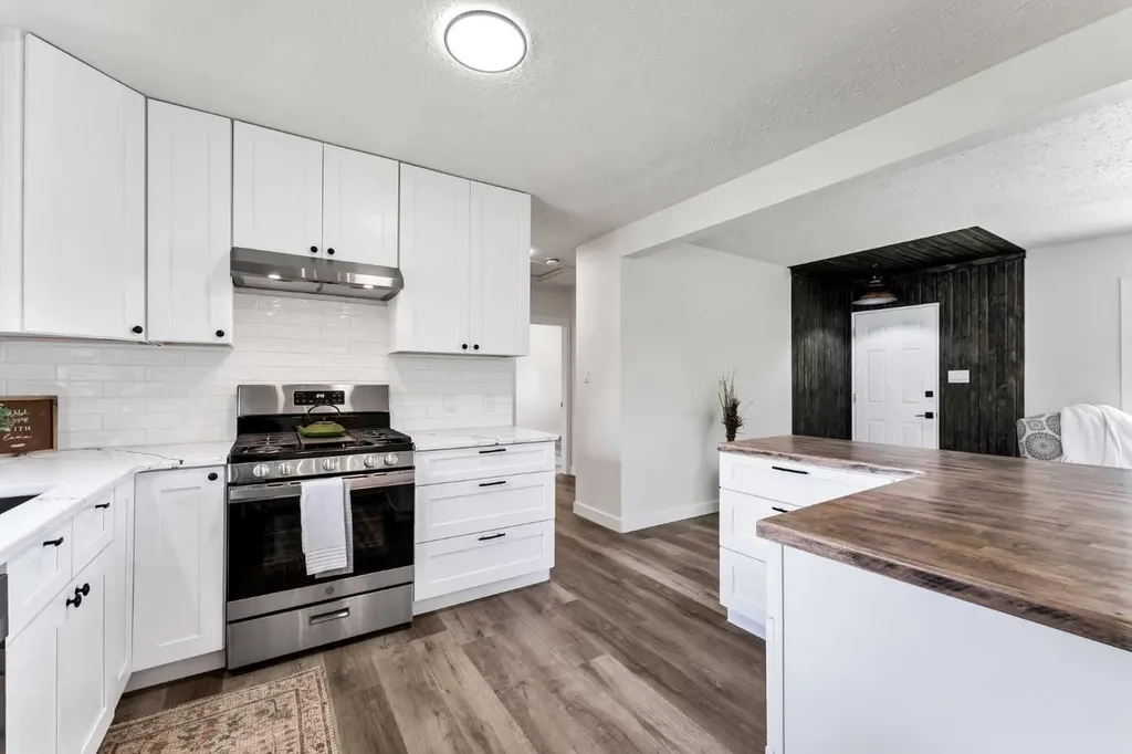 1005 Bullivant Crescent SW Medicine Hat AB T1A 5G7