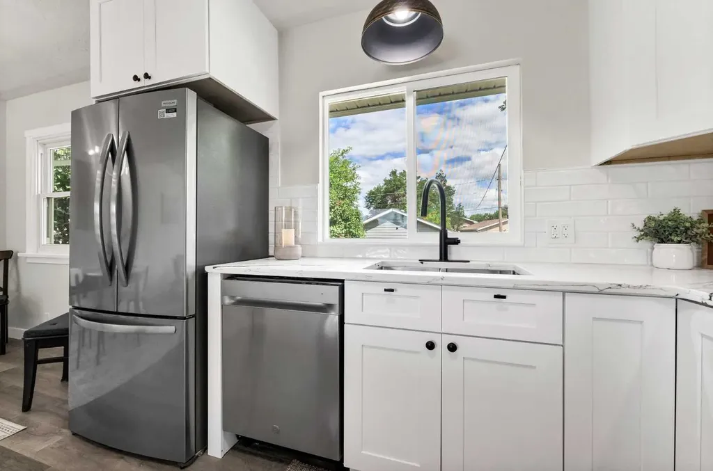 1005 Bullivant Crescent SW Medicine Hat AB T1A 5G7