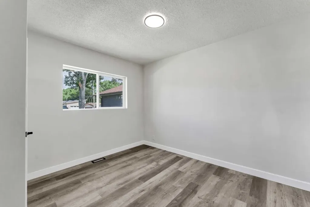 1005 Bullivant Crescent SW Medicine Hat AB T1A 5G7