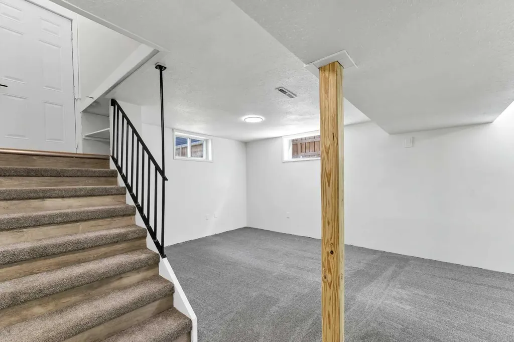 1005 Bullivant Crescent SW Medicine Hat AB T1A 5G7