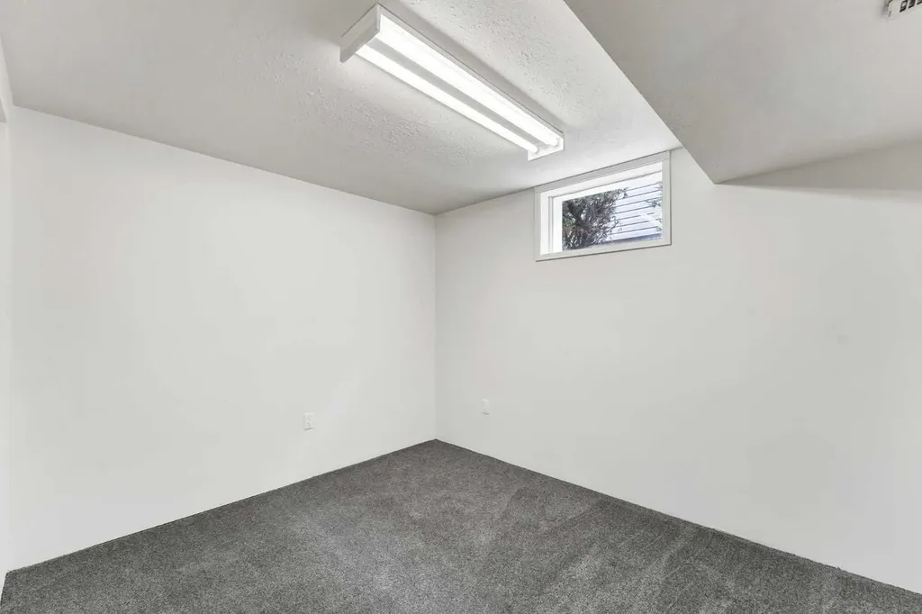 1005 Bullivant Crescent SW Medicine Hat AB T1A 5G7