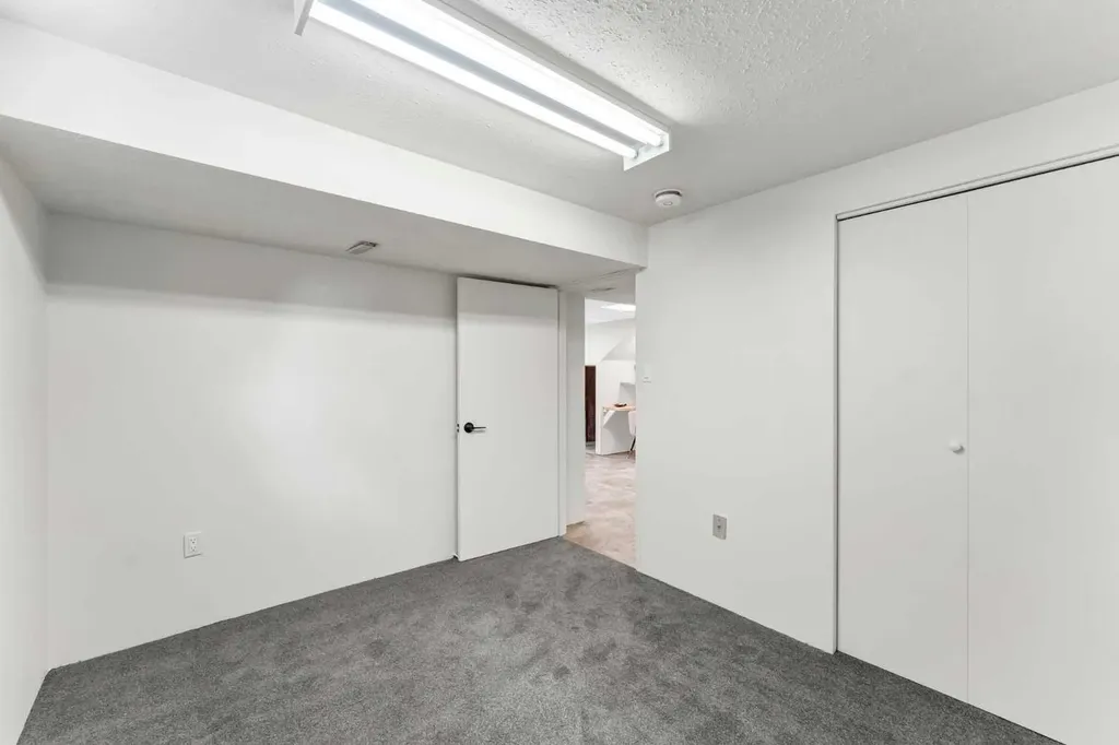 1005 Bullivant Crescent SW Medicine Hat AB T1A 5G7