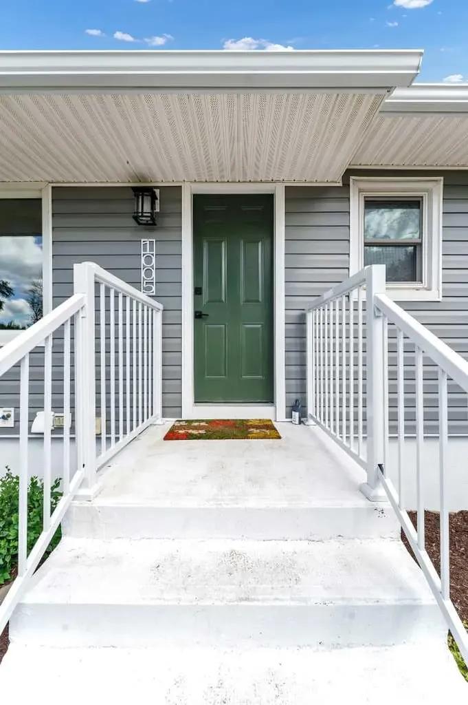 1005 Bullivant Crescent SW Medicine Hat AB T1A 5G7
