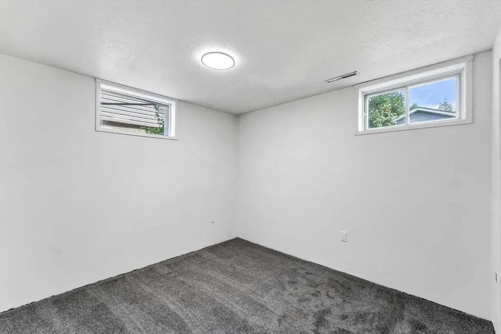 1005 Bullivant Crescent SW Medicine Hat AB T1A 5G7