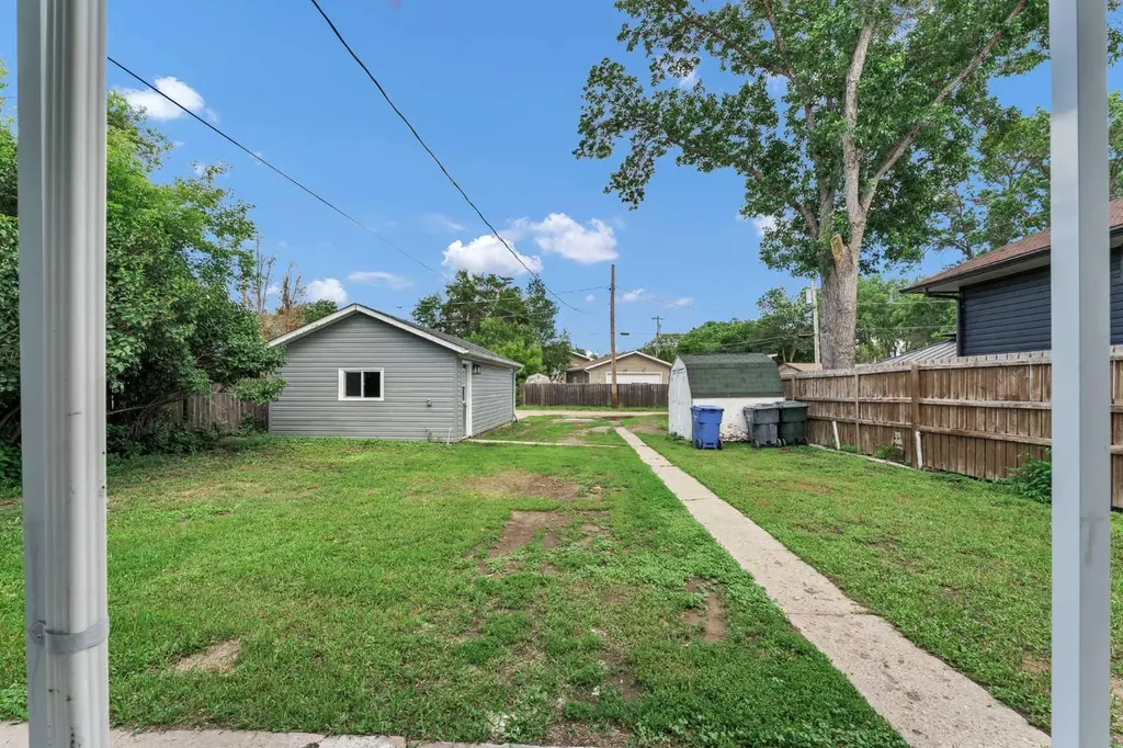 1005 Bullivant Crescent SW Medicine Hat AB T1A 5G7