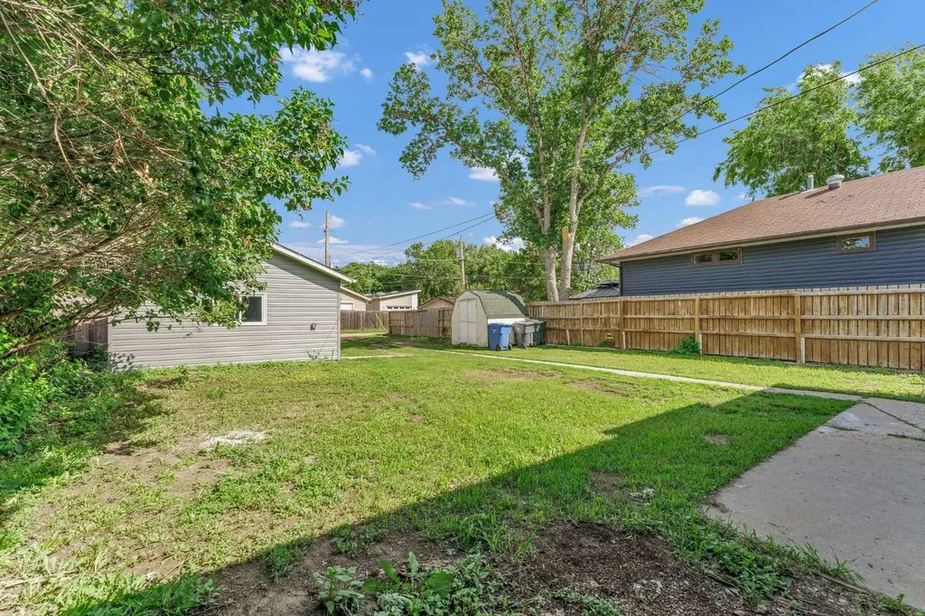 1005 Bullivant Crescent SW Medicine Hat AB T1A 5G7