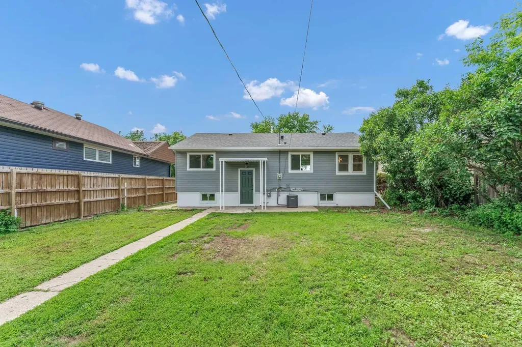 1005 Bullivant Crescent SW Medicine Hat AB T1A 5G7