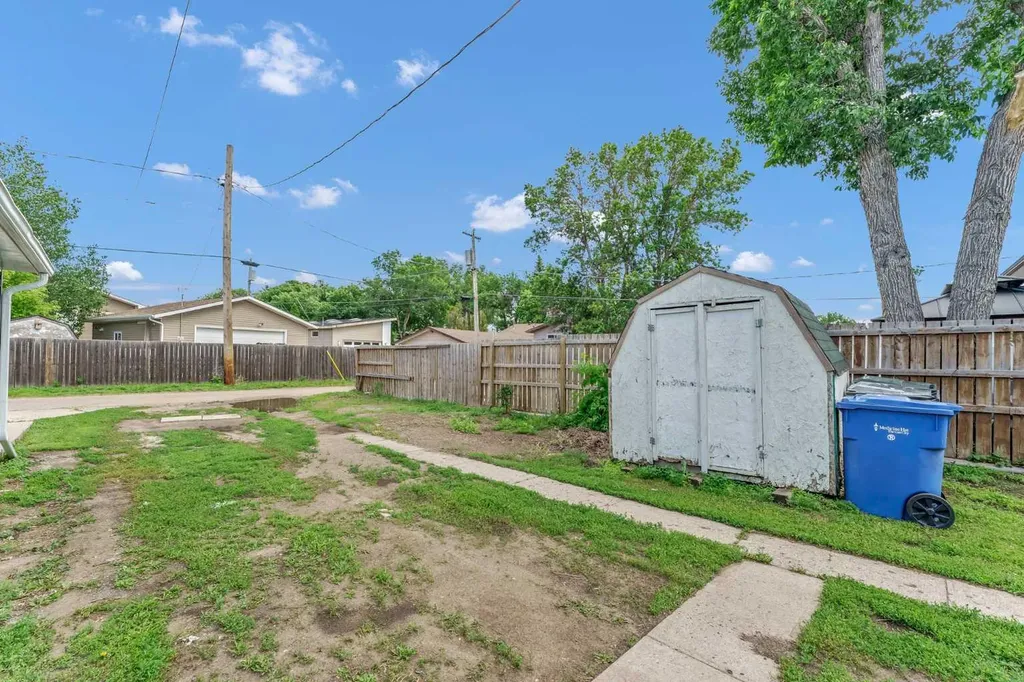 1005 Bullivant Crescent SW Medicine Hat AB T1A 5G7