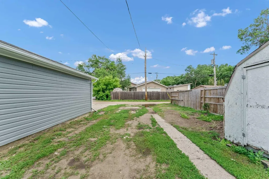 1005 Bullivant Crescent SW Medicine Hat AB T1A 5G7