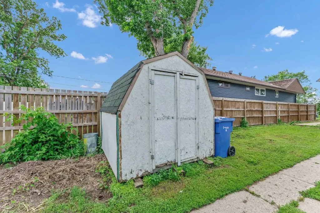 1005 Bullivant Crescent SW Medicine Hat AB T1A 5G7