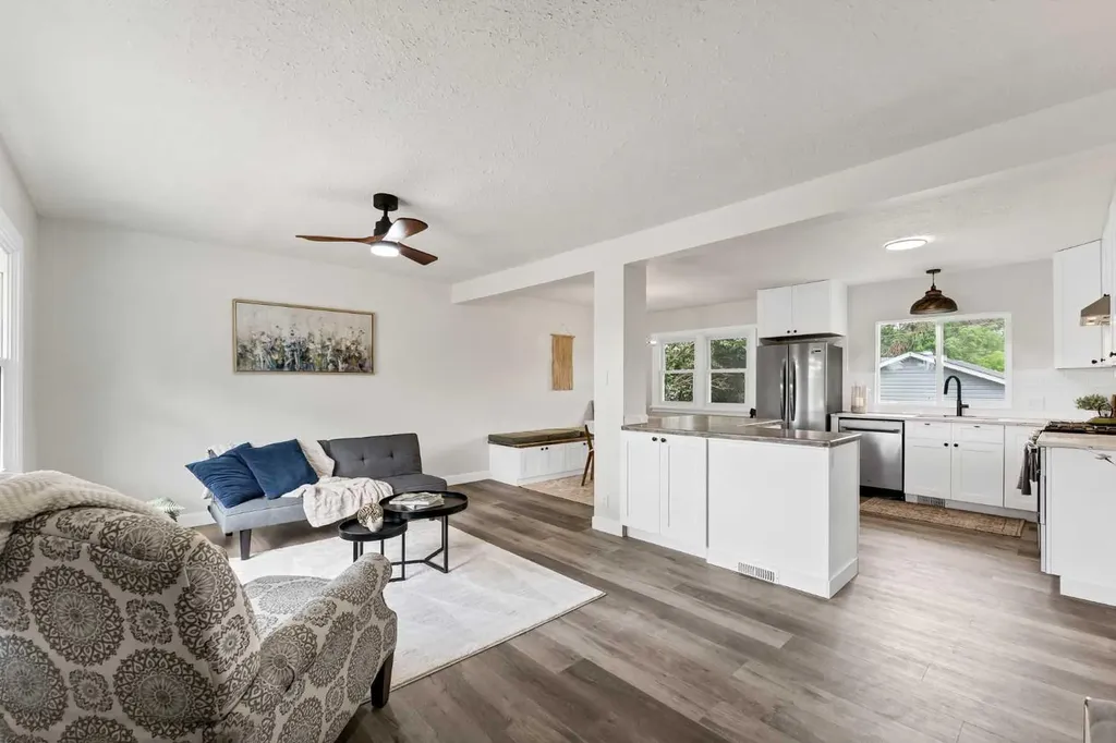 1005 Bullivant Crescent SW Medicine Hat AB T1A 5G7
