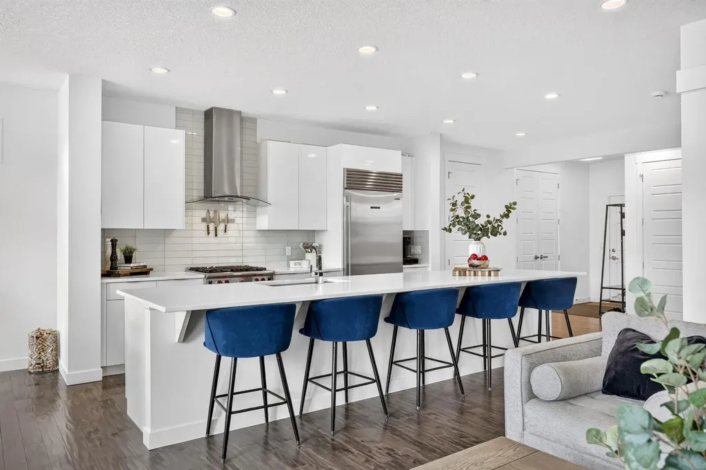 60 Tremblant Terrace SW Calgary AB T3H0B9