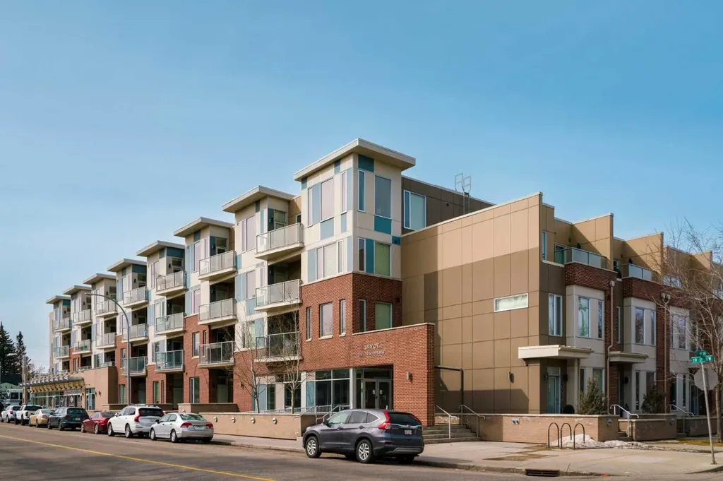 119 19 Street NW Calgary AB T2N 2S7
