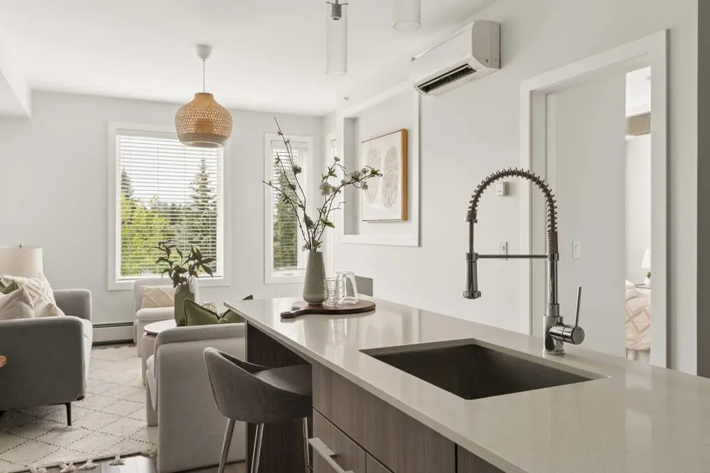 119 19 Street NW Calgary AB T2N 2S7