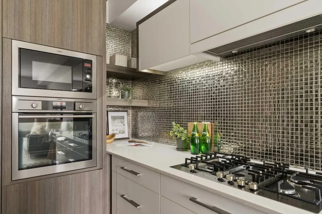 119 19 Street NW Calgary AB T2N 2S7