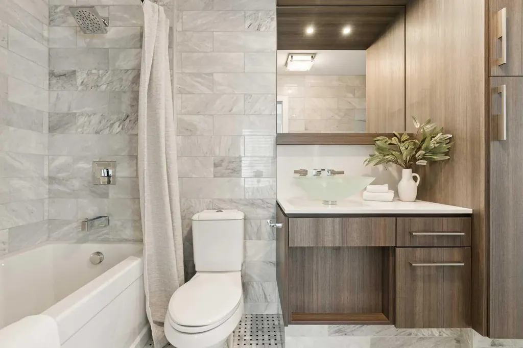 119 19 Street NW Calgary AB T2N 2S7