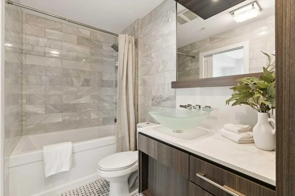 119 19 Street NW Calgary AB T2N 2S7