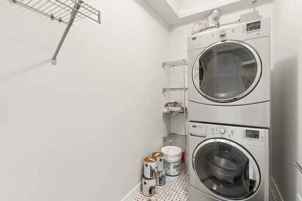 119 19 Street NW Calgary AB T2N 2S7