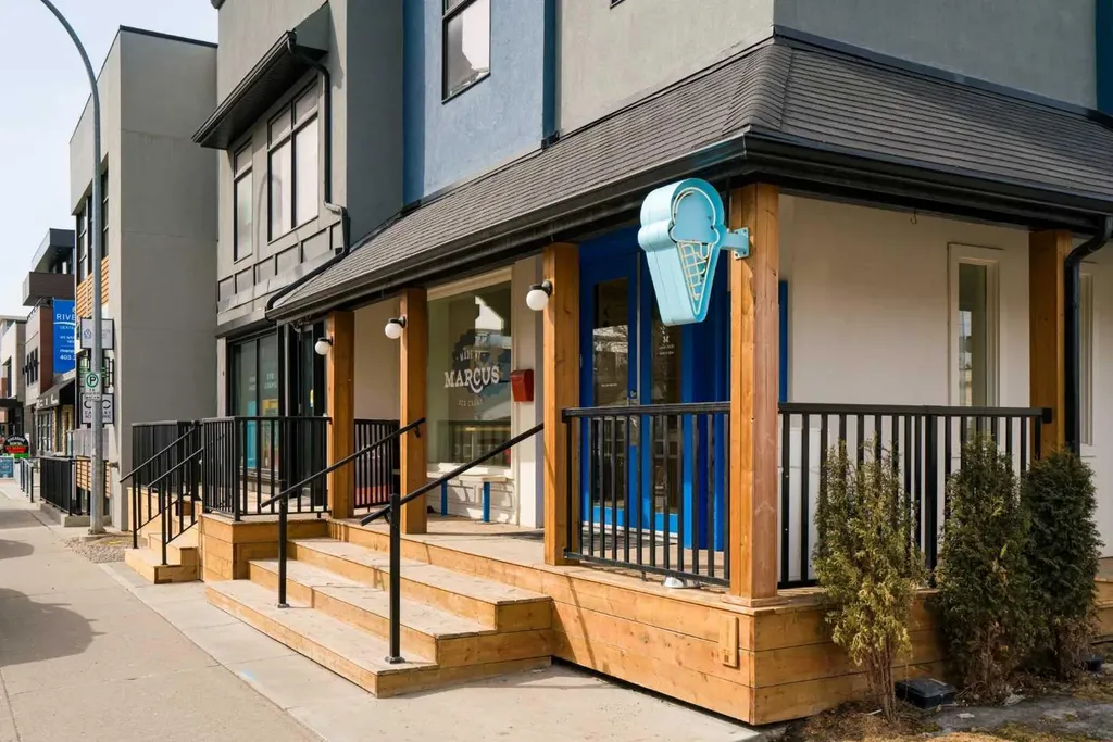 119 19 Street NW Calgary AB T2N 2S7