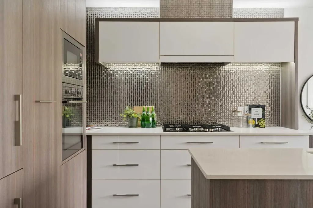 119 19 Street NW Calgary AB T2N 2S7