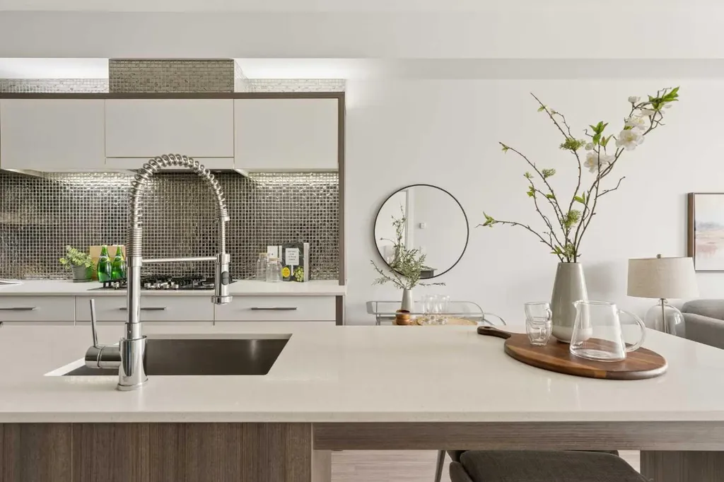 119 19 Street NW Calgary AB T2N 2S7