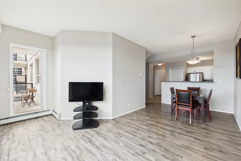 1053 10 Street SW Calgary AB T2R 1S6