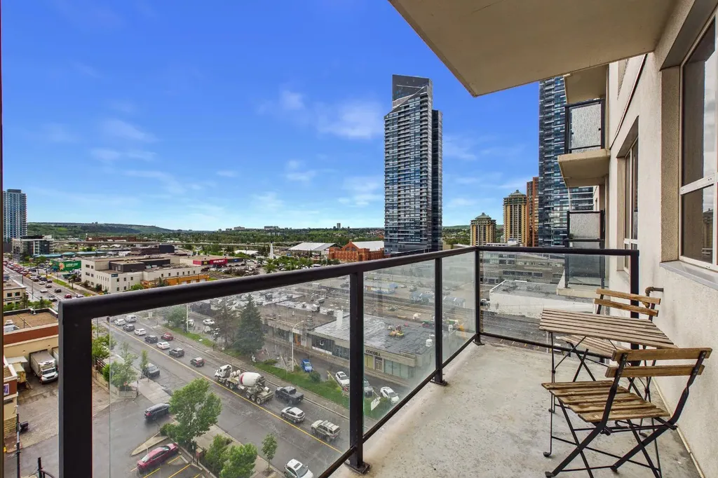 1053 10 Street SW Calgary AB T2R 1S6