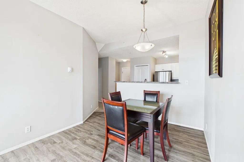 1053 10 Street SW Calgary AB T2R 1S6