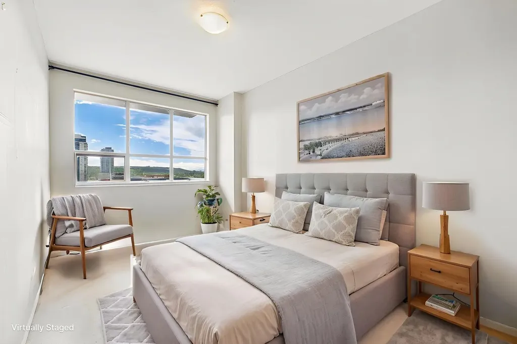 1053 10 Street SW Calgary AB T2R 1S6