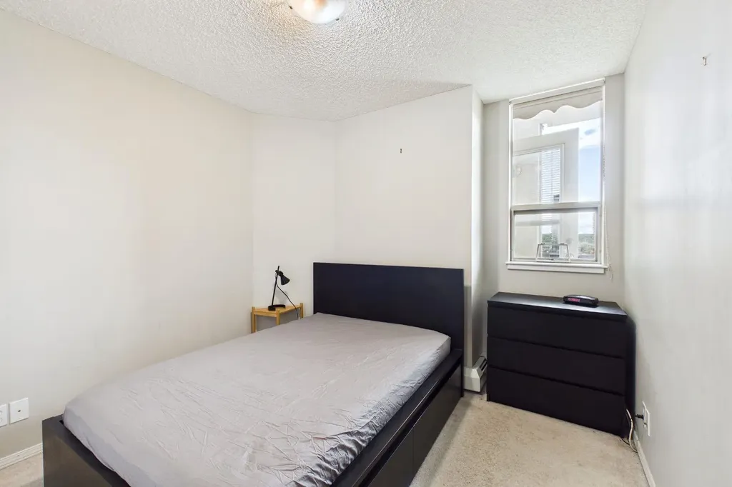 1053 10 Street SW Calgary AB T2R 1S6