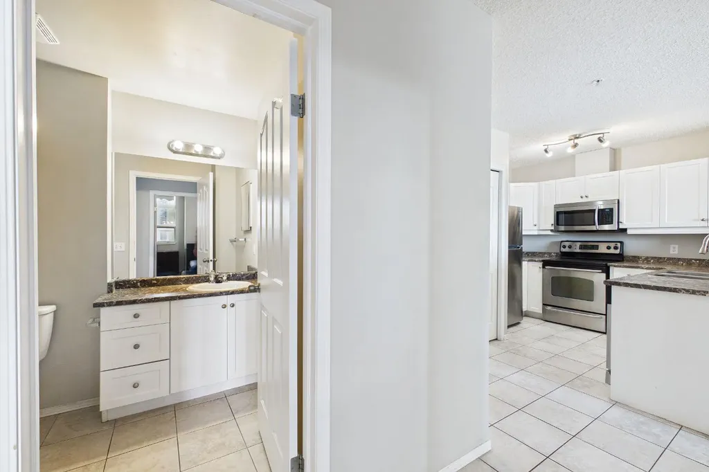 1053 10 Street SW Calgary AB T2R 1S6