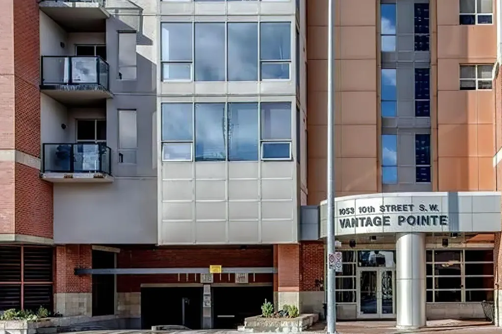 1053 10 Street SW Calgary AB T2R 1S6