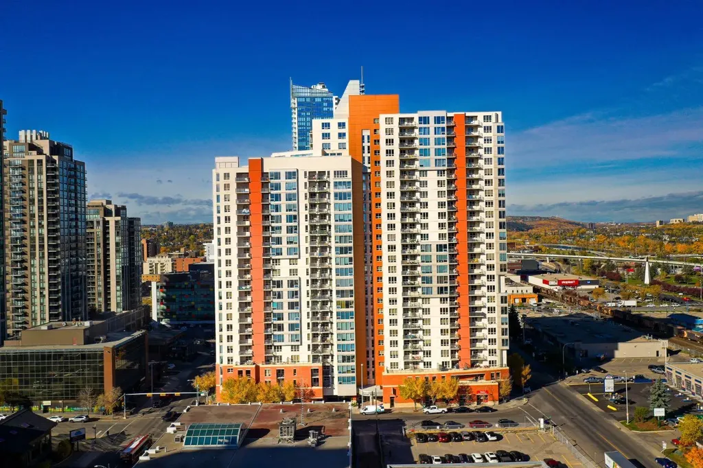 1053 10 Street SW Calgary AB T2R 1S6