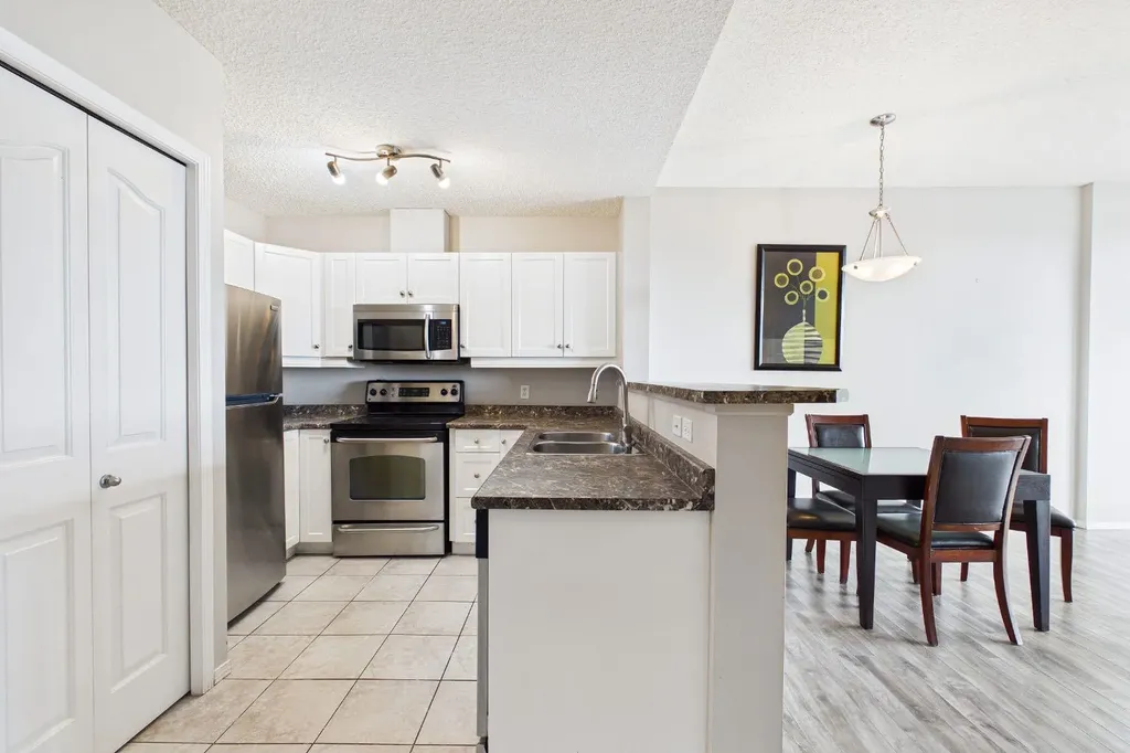 1053 10 Street SW Calgary AB T2R 1S6