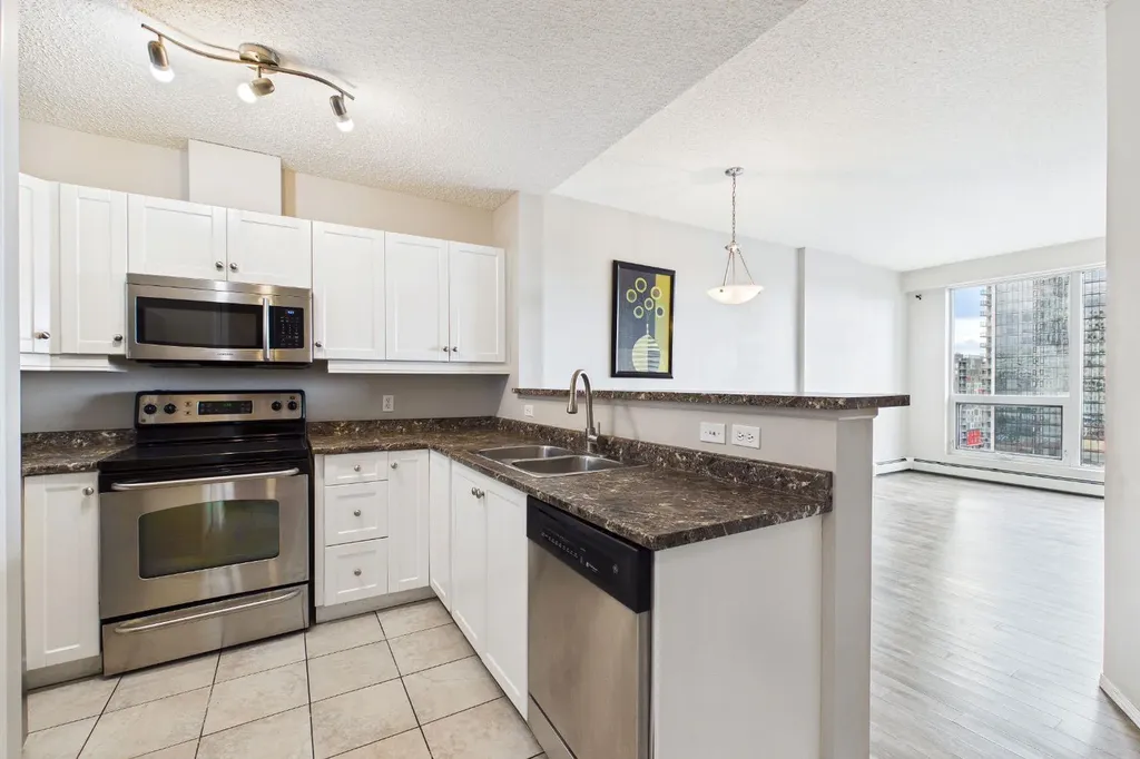 1053 10 Street SW Calgary AB T2R 1S6