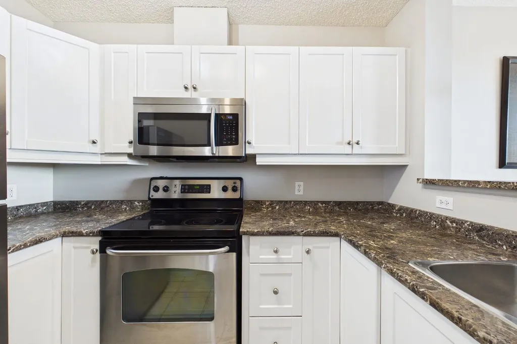 1053 10 Street SW Calgary AB T2R 1S6