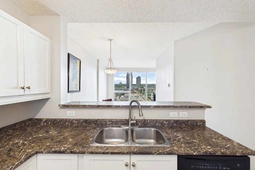 1053 10 Street SW Calgary AB T2R 1S6
