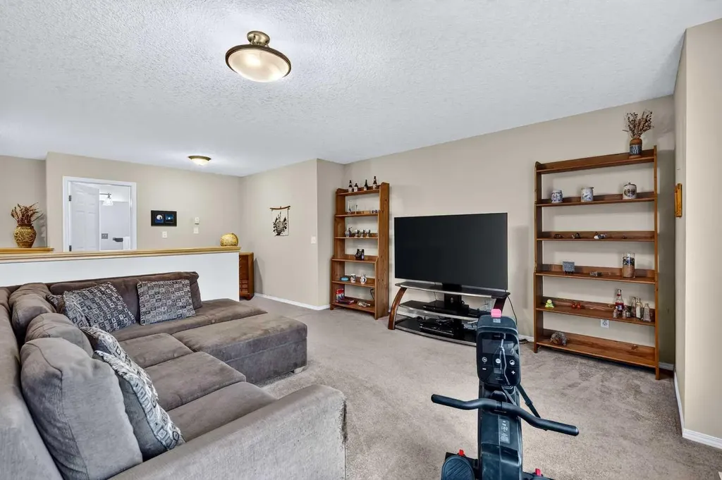 14 Evergreen Common SW Calgary AB T2Y 4N8