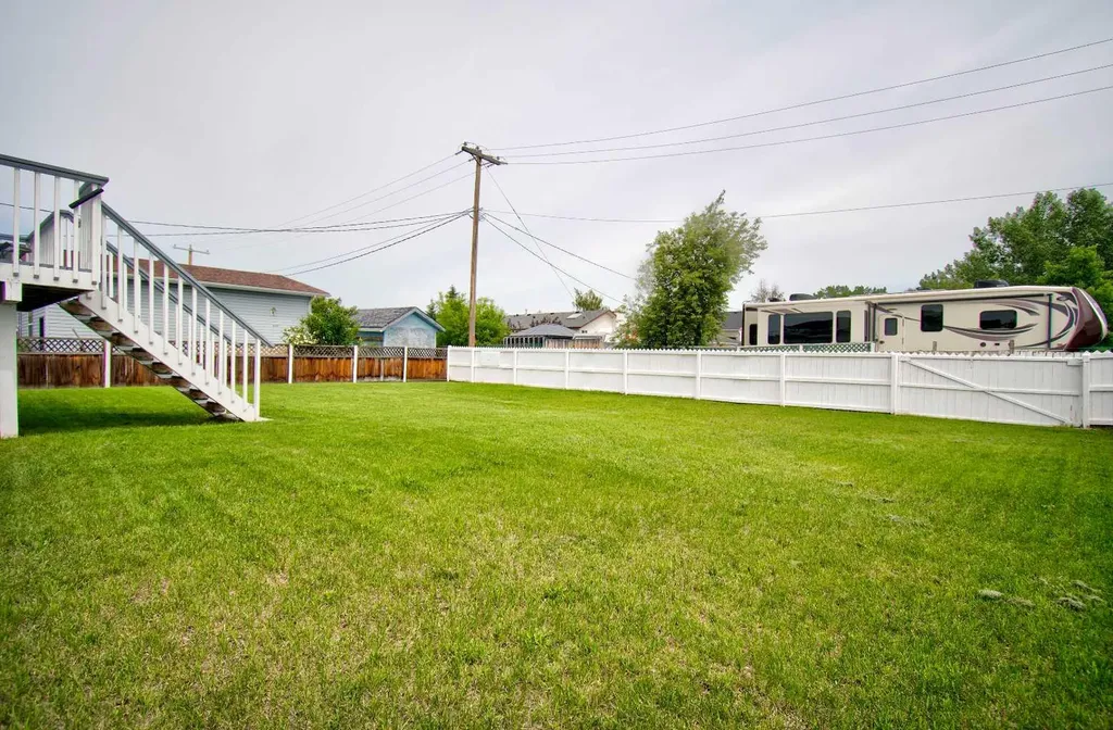 434 9 Street Beiseker AB T0M 0G0
