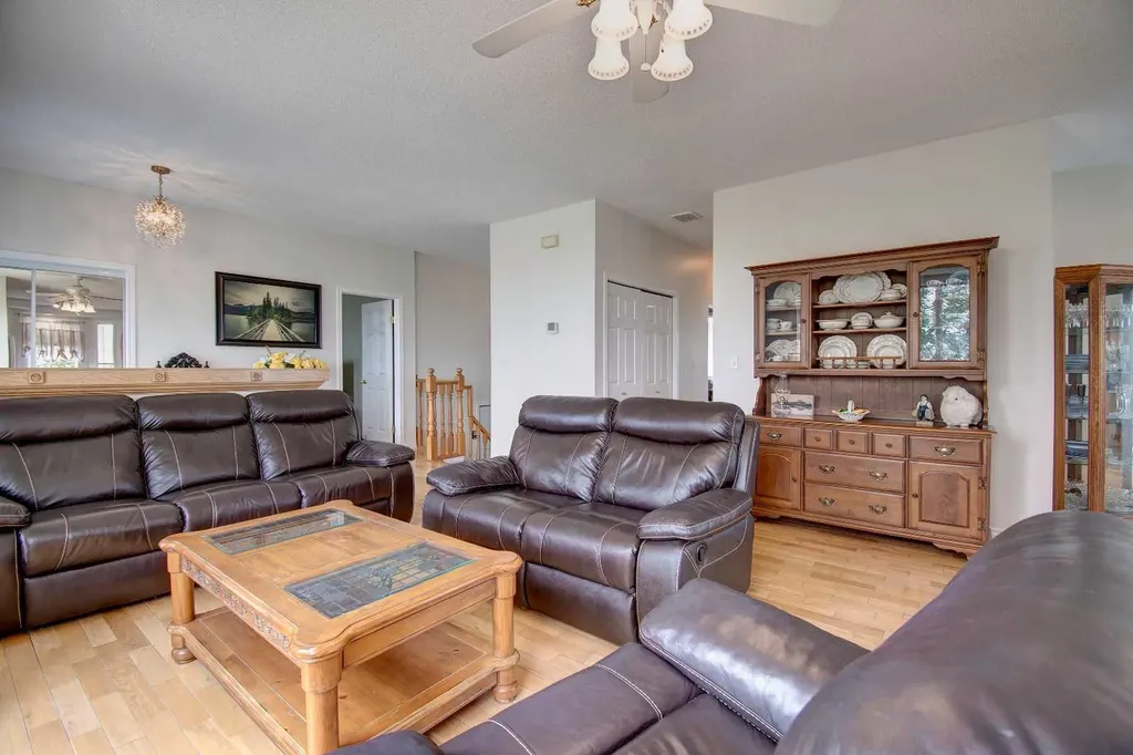 434 9 Street Beiseker AB T0M 0G0
