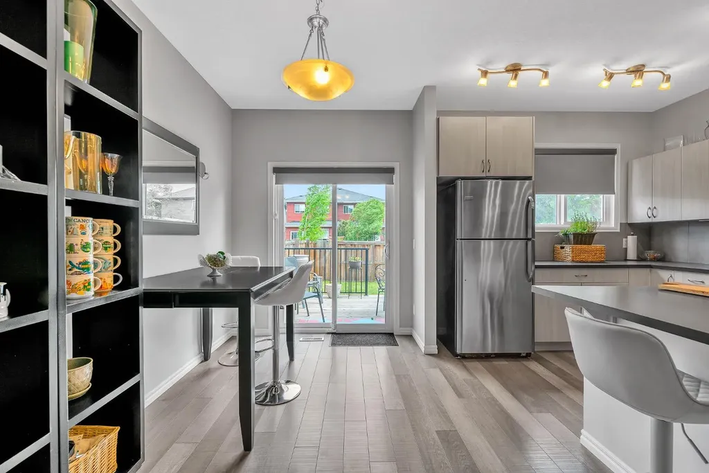 72 Legacy Mews SE Calgary AB T2X 0Y5