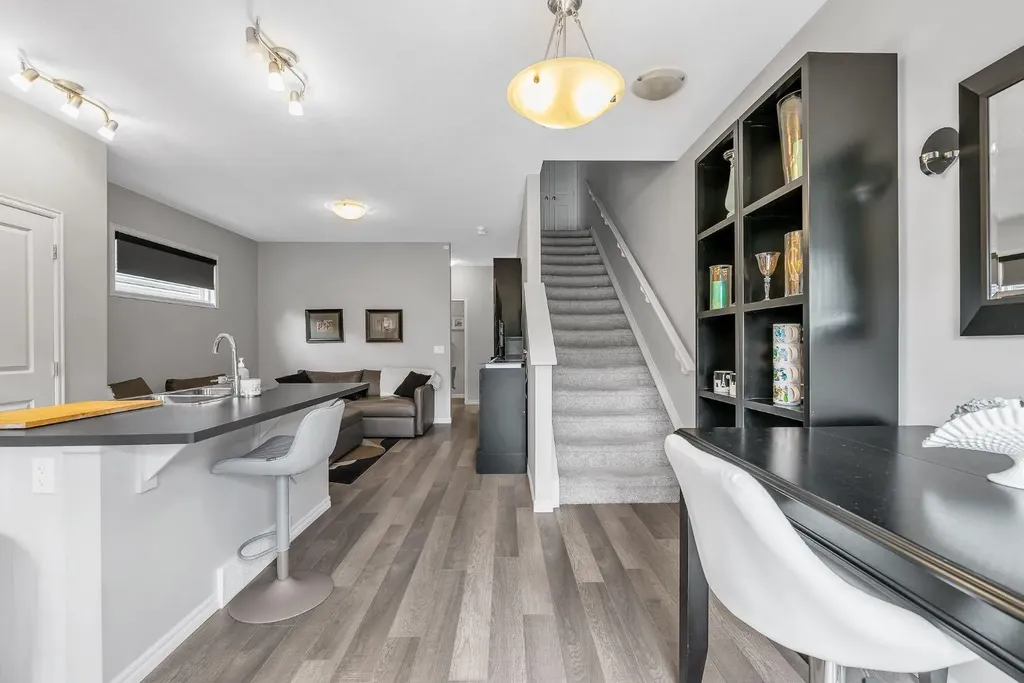 72 Legacy Mews SE Calgary AB T2X 0Y5