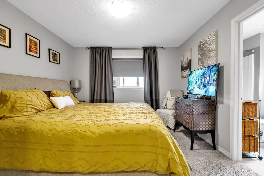 72 Legacy Mews SE Calgary AB T2X 0Y5