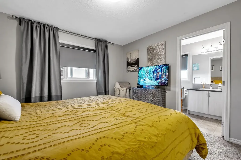 72 Legacy Mews SE Calgary AB T2X 0Y5