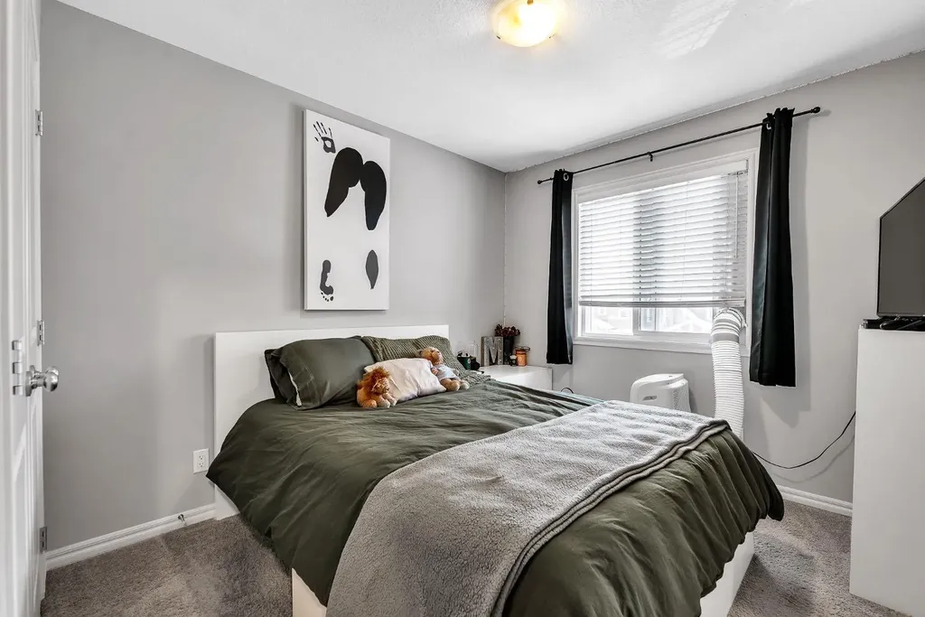 72 Legacy Mews SE Calgary AB T2X 0Y5