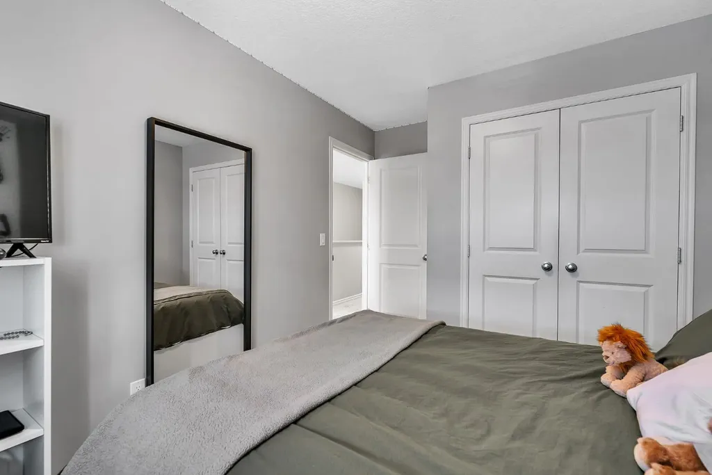 72 Legacy Mews SE Calgary AB T2X 0Y5