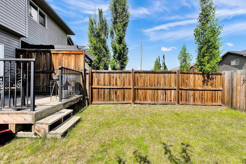 72 Legacy Mews SE Calgary AB T2X 0Y5