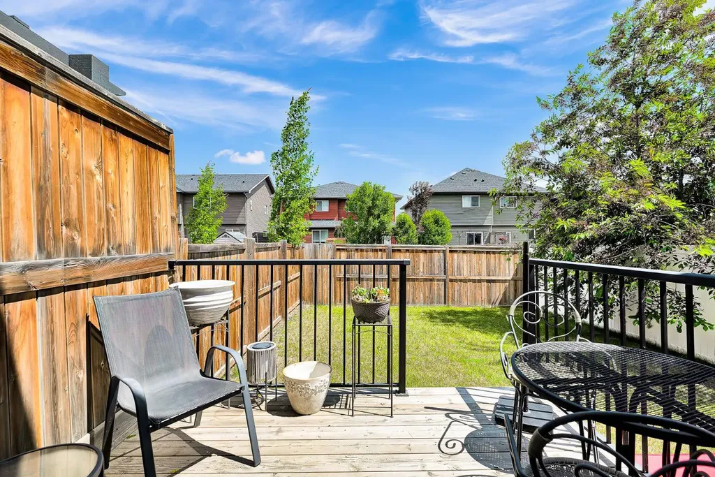 72 Legacy Mews SE Calgary AB T2X 0Y5
