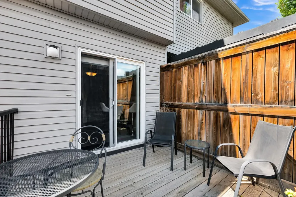 72 Legacy Mews SE Calgary AB T2X 0Y5