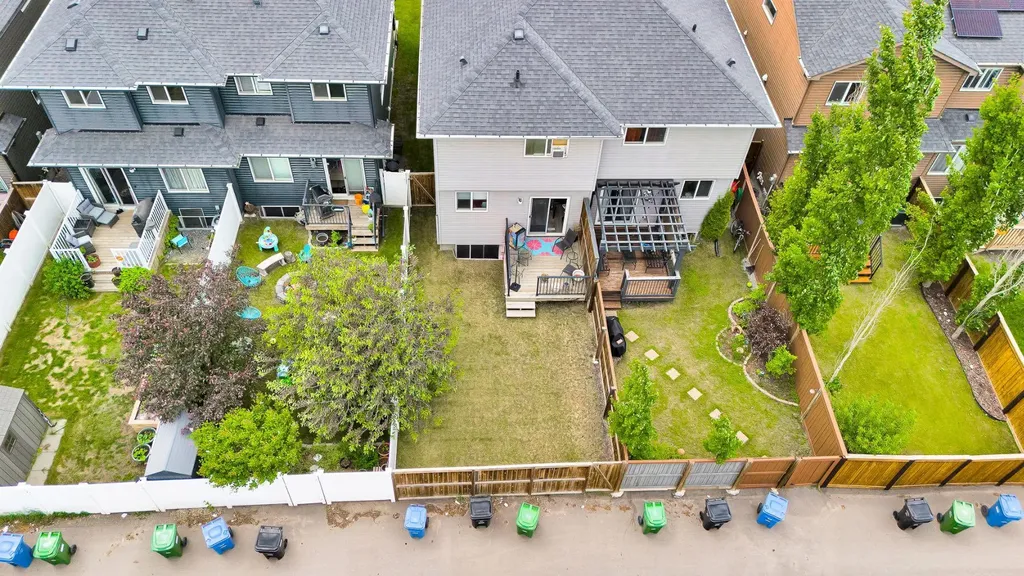 72 Legacy Mews SE Calgary AB T2X 0Y5